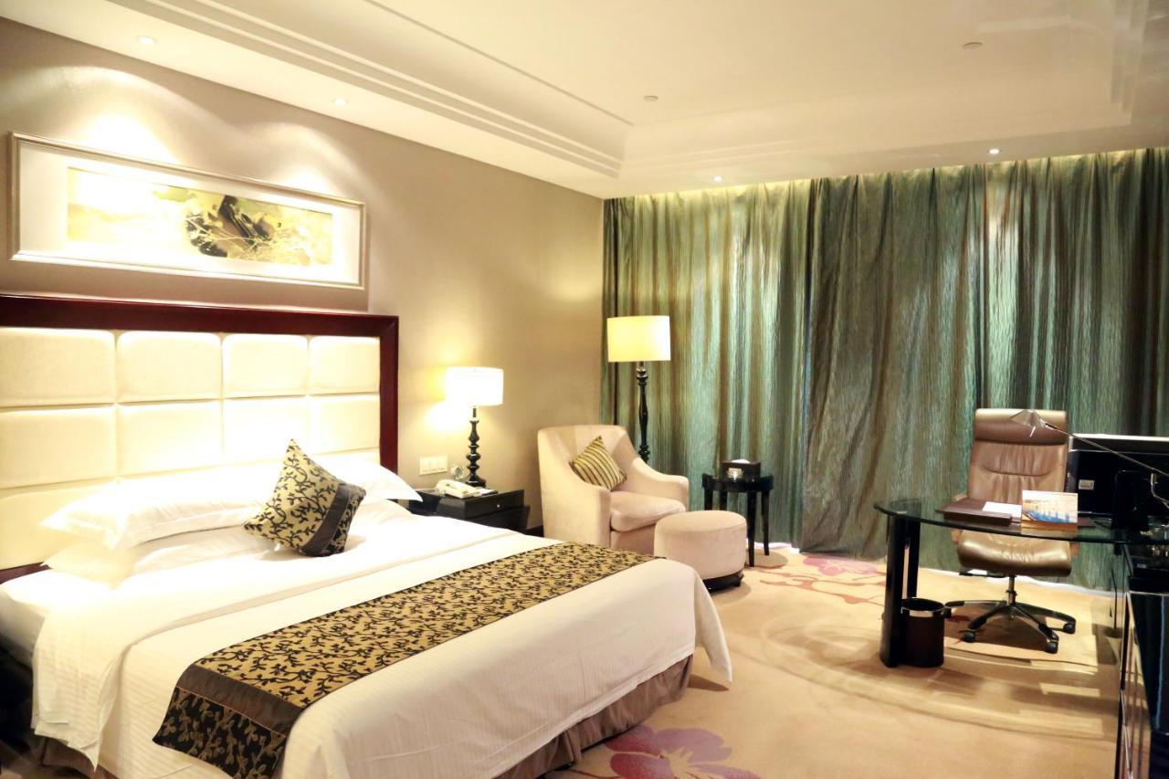 Hotel Wyndham Xinyang Downtown Exterior foto