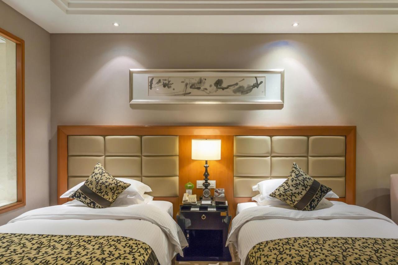 Hotel Wyndham Xinyang Downtown Exterior foto