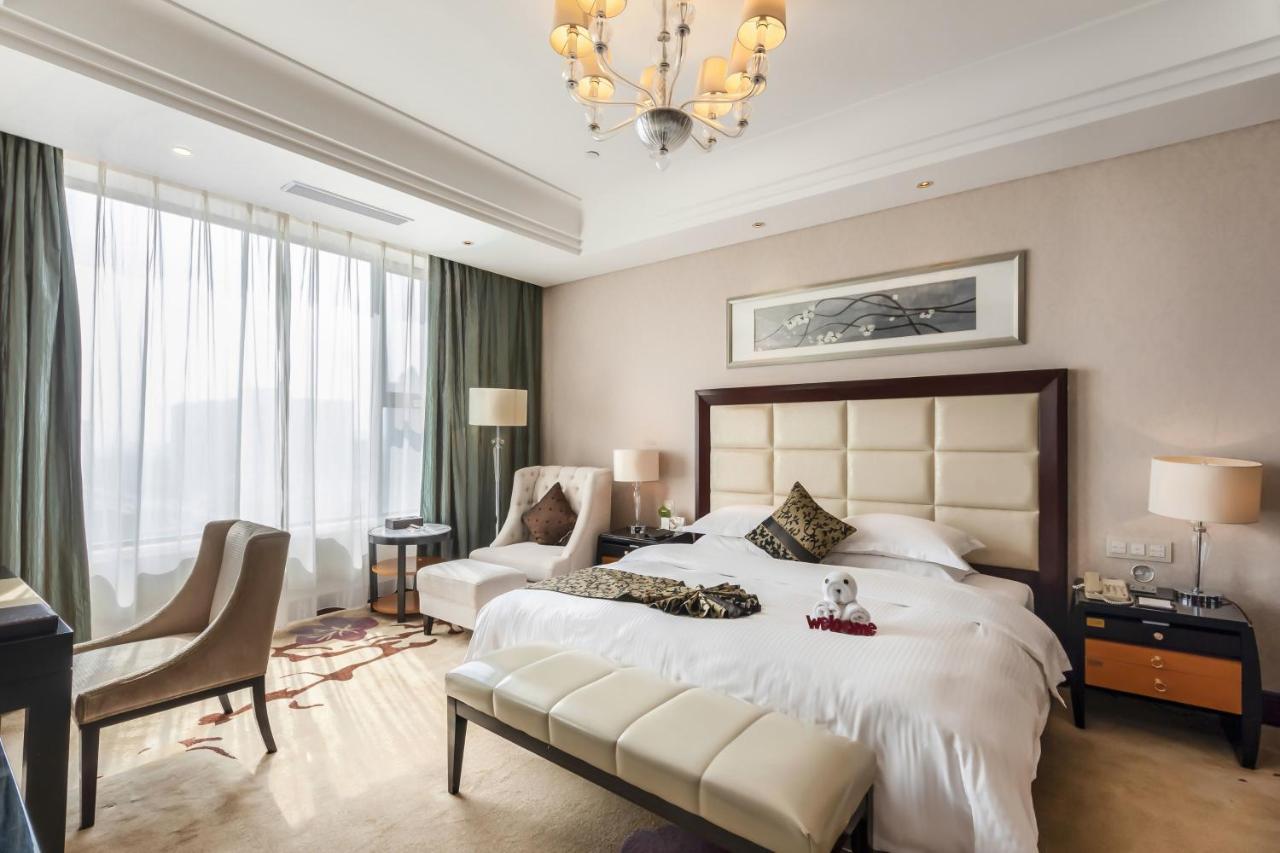 Hotel Wyndham Xinyang Downtown Exterior foto