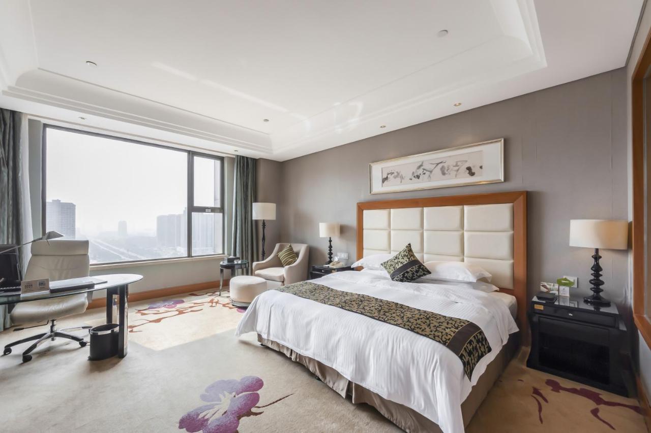 Hotel Wyndham Xinyang Downtown Exterior foto