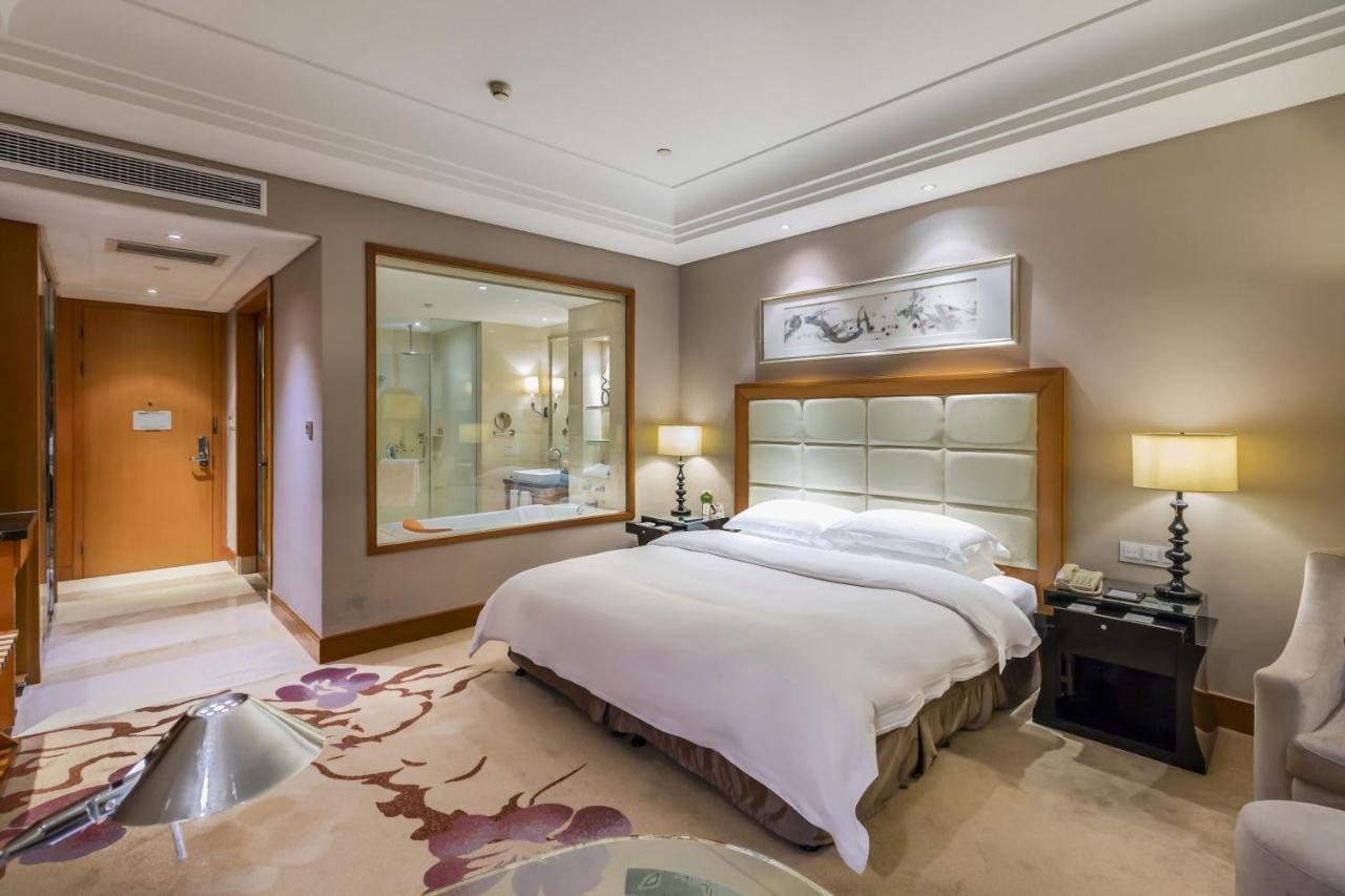 Hotel Wyndham Xinyang Downtown Exterior foto