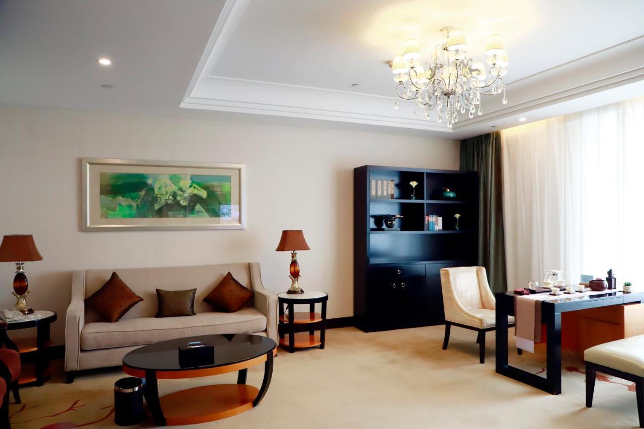 Hotel Wyndham Xinyang Downtown Exterior foto
