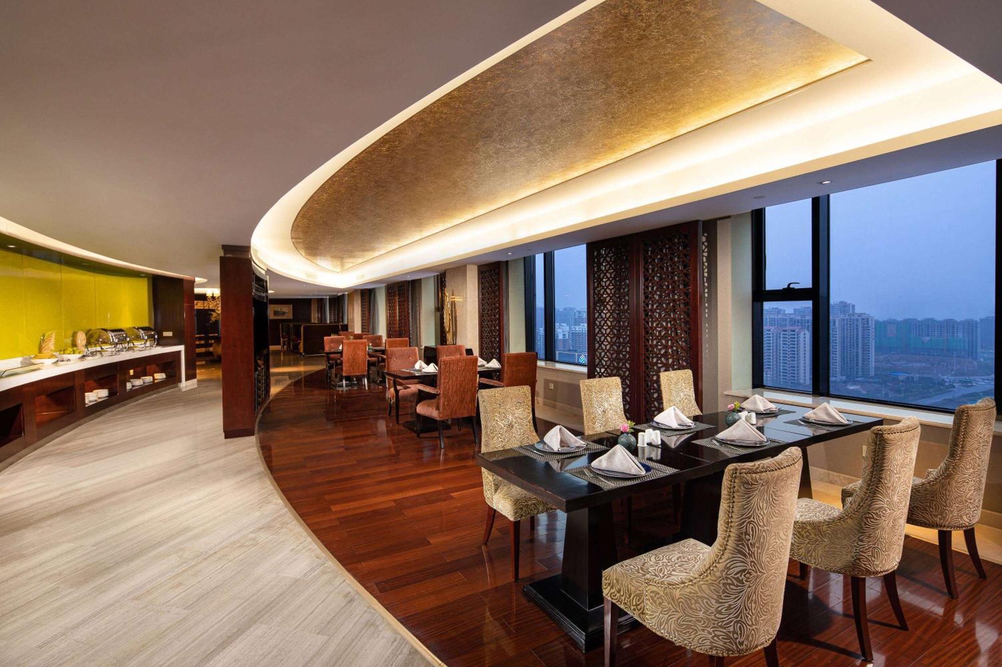 Hotel Wyndham Xinyang Downtown Exterior foto