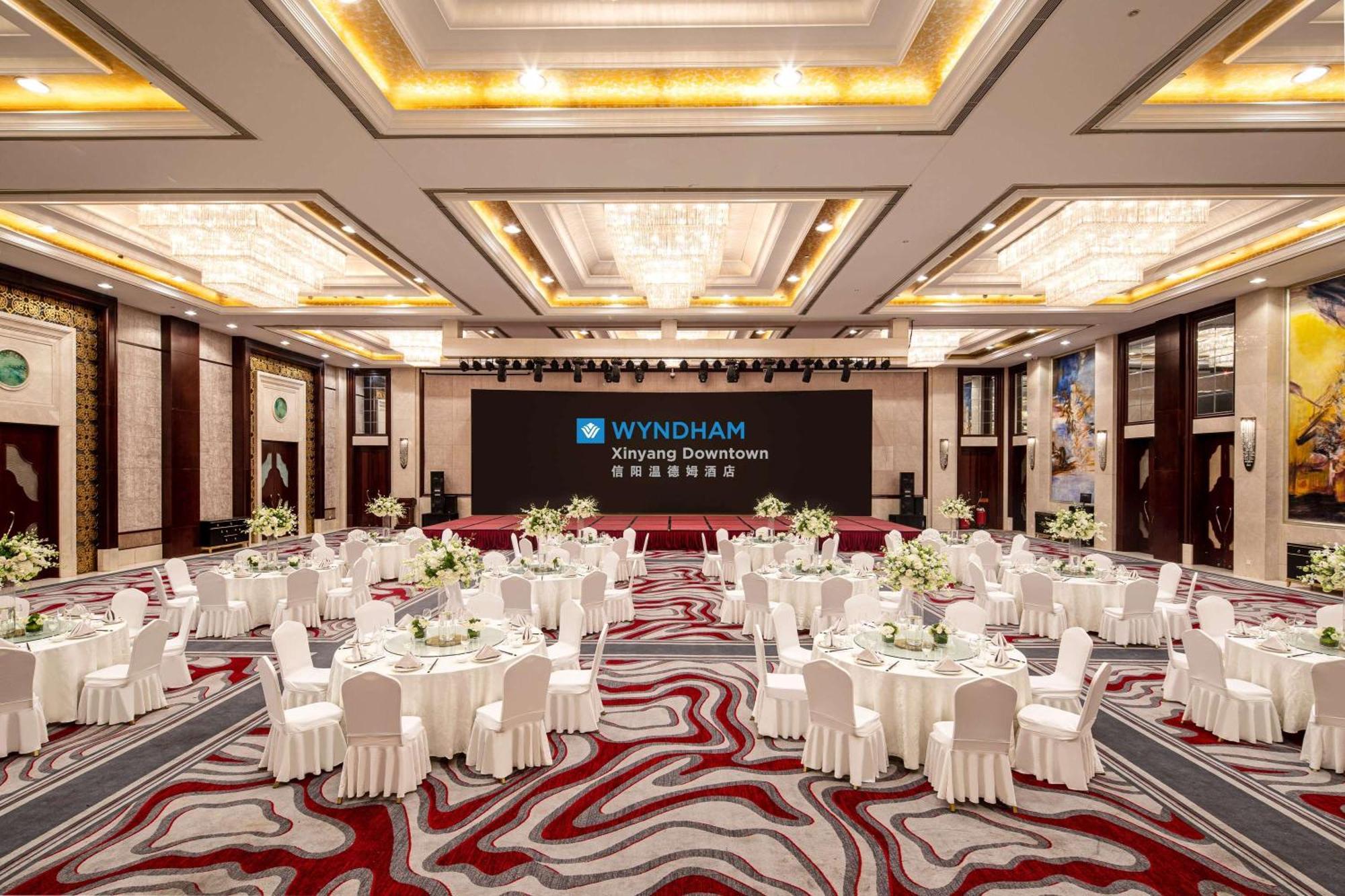 Hotel Wyndham Xinyang Downtown Exterior foto